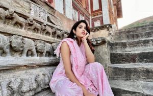 Janhvi Kapoor Looks Pretty In Mulmul's Embroidered Kurta Set