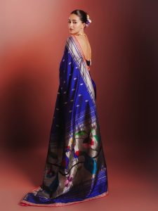 Ananya Panday Stuns In Manish Malhotra's Contemporary Take On The Paithani 26 Ananya Panday Stuns In Manish Malhotra's Contemporary Take On The Paithani