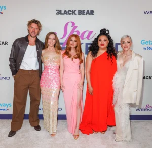 Isla Fisher Wears a Coral-Pink Gown at the Spa Weekend Premiere 27 Isla Fisher Wears a Coral-Pink Gown at the Spa Weekend Premiere