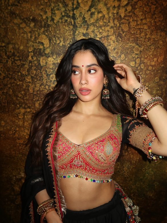 janhvikapoor_1783791085_3939046391844198139_1231494329 Janhvi Kapoor in Classic Mandala Saree