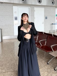 Kangna Sharma’s Latest Airport Look: Street Chic Meets Travel Glam 29 Kangna Sharma’s Latest Airport Look: Street Chic Meets Travel Glam