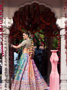Kriti Sanon flaunts perfect figure in front of the camera, see pictures