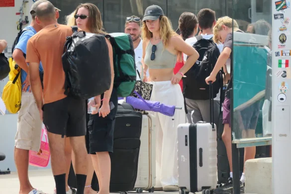 lily-james-travels-in-white-trousers-in-formentera-july-31-2026-7 Lily James Travels in White Trousers in Formentera – July 31, 2026