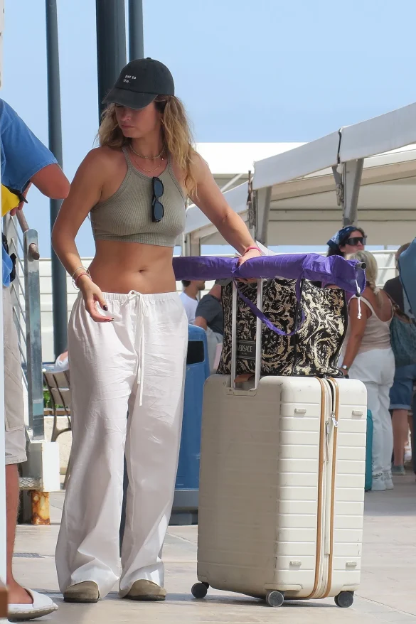 lily-james-travels-in-white-trousers-in-formentera-july-31-2026-8 Lily James Travels in White Trousers in Formentera – July 31, 2026