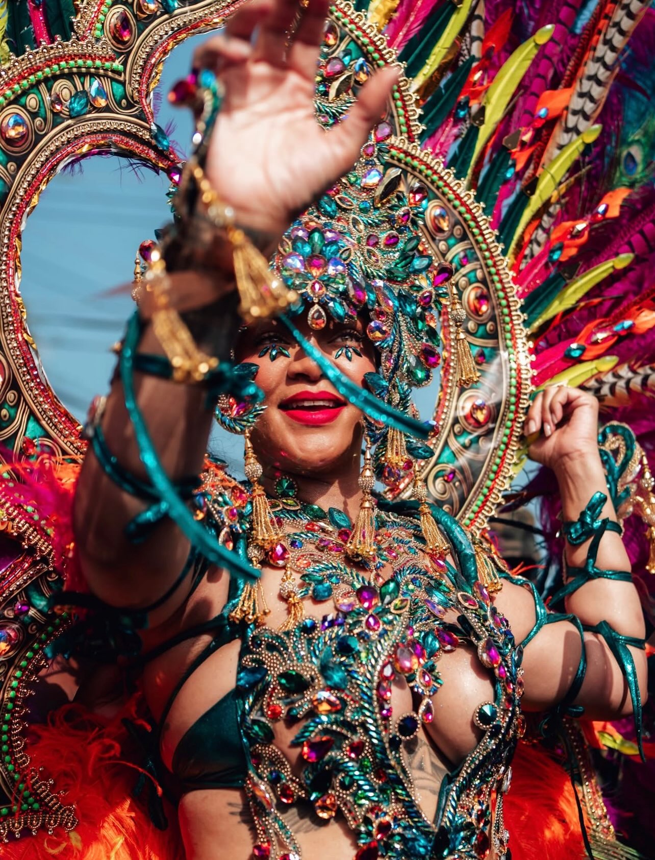 lislopees_1785875527_3956532882576836267_8436337408 Rihanna’s Carnival Nipslip Show: Big Boobs Spotlight in Barbados