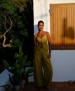 Style Spotlight: Liza Makhu Stuns in Her Latest GUESS Favorite 51 Style Spotlight: Liza Makhu Stuns in Her Latest GUESS Favorite