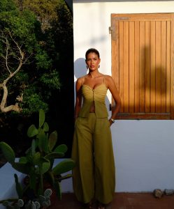 Style Spotlight: Liza Makhu Stuns in Her Latest GUESS Favorite 49 Style Spotlight: Liza Makhu Stuns in Her Latest GUESS Favorite