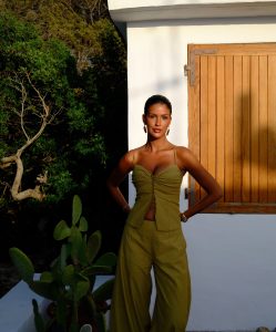Style Spotlight: Liza Makhu Stuns in Her Latest GUESS Favorite 46 Style Spotlight: Liza Makhu Stuns in Her Latest GUESS Favorite