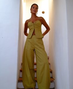 Style Spotlight: Liza Makhu Stuns in Her Latest GUESS Favorite 39 Style Spotlight: Liza Makhu Stuns in Her Latest GUESS Favorite