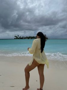 Nikita Sharma bold photoshoot in black bikini looks goes viral