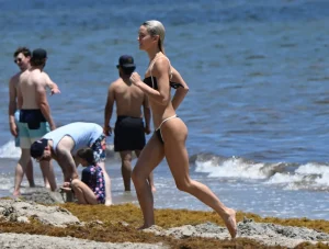 Olivia Dunne in a Black-and-White Bikini in Miami – August 11, 2026 31 Olivia Dunne in a Black-and-White Bikini in Miami – August 11, 2026