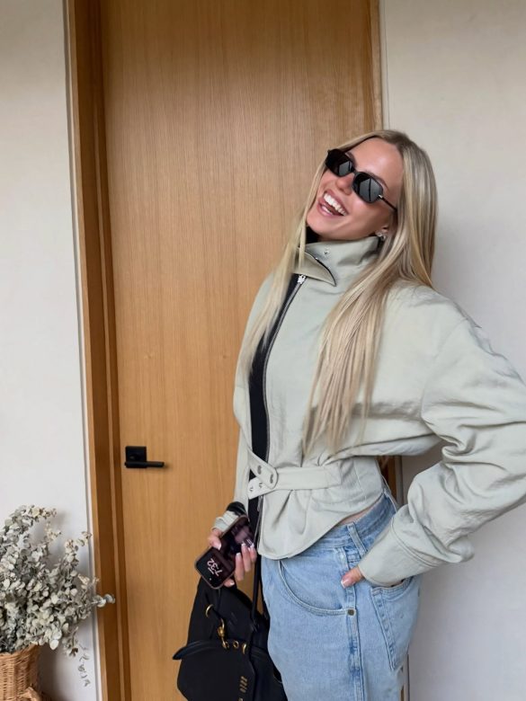 reneerapp_1785780629_3955733575121658828_207700552 Reneé Rapp Goes Pantsless as She Bares Her Bum in a Cheeky Black Thong