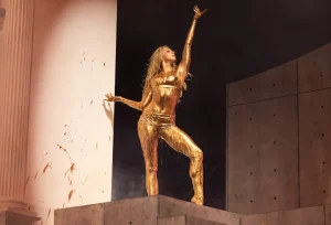 Tate McRae Performs Covered in Gold at Lollapalooza 2026 36 Tate McRae Performs Covered in Gold at Lollapalooza 2026