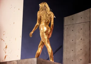 Tate McRae Performs Covered in Gold at Lollapalooza 2026 34 Tate McRae Performs Covered in Gold at Lollapalooza 2026