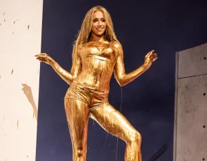 Tate McRae Performs Covered in Gold at Lollapalooza 2026 33 Tate McRae Performs Covered in Gold at Lollapalooza 2026