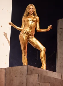 Tate McRae Performs Covered in Gold at Lollapalooza 2026 32 Tate McRae Performs Covered in Gold at Lollapalooza 2026